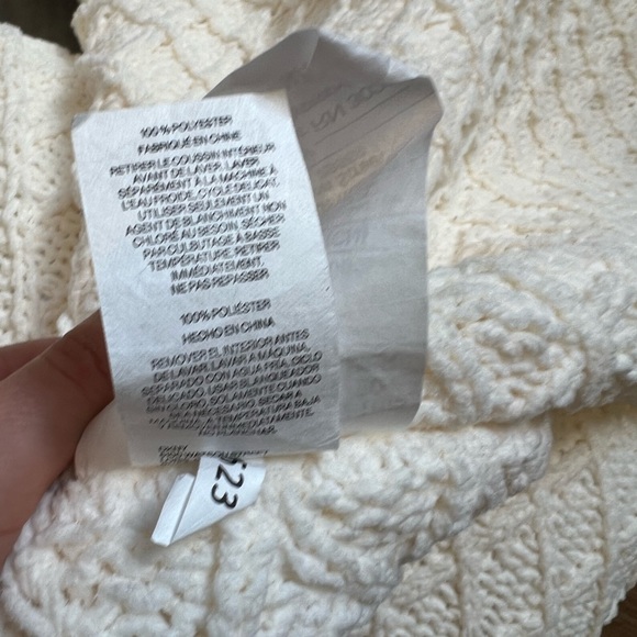 NWOT Pair of 20x20 DKNY white pillow shams - Picture 7 of 9